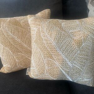 Set of 4 Elegant banana leaf indoor outdoor Allen+ Roth Tan Woven Pillows